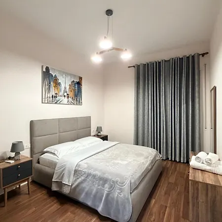 アパート Prayla At Kompleksi Delijorgji *