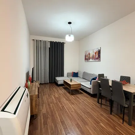 アパート Prayla At Kompleksi Delijorgji