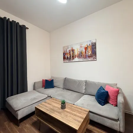 Prayla At Kompleksi Delijorgji * ティラナ