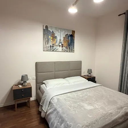 Prayla At Kompleksi Delijorgji * ティラナ