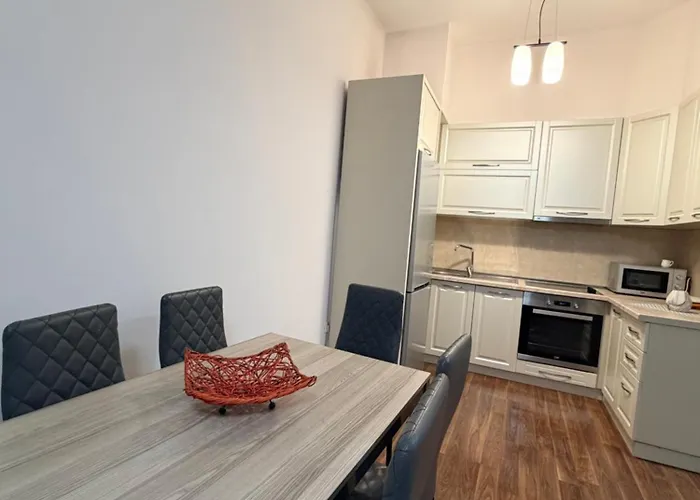 Prayla At Kompleksi Delijorgji アパート ティラナ