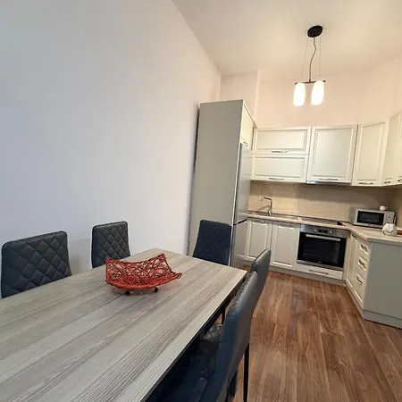 Prayla At Kompleksi Delijorgji Lejlighed Tirana